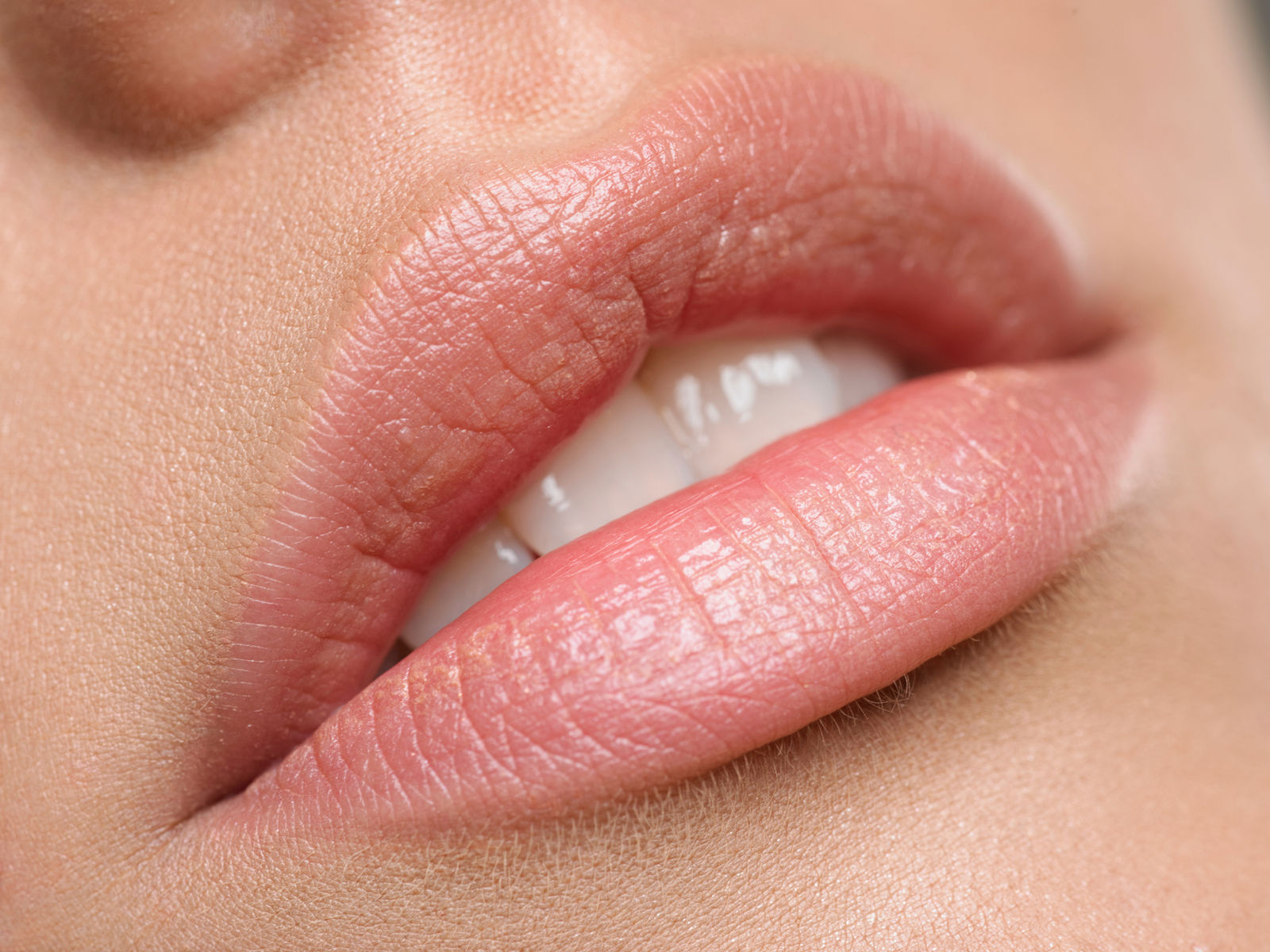 Permanent Make-up für Lippen mit sanfter Farbe